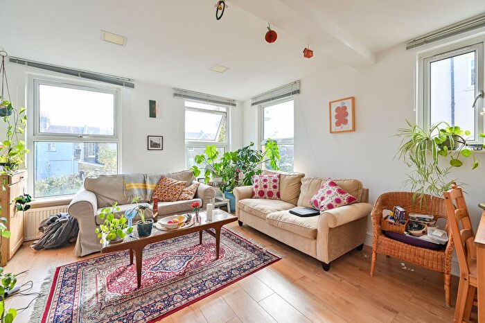 2 Bedroom Flat To Rent In Lordship Lane, East Dulwich, London, SE22