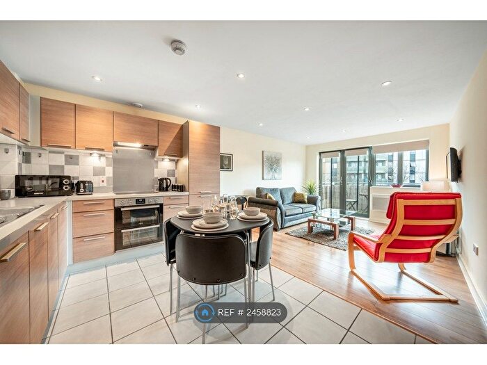 2 Bedroom Flat To Rent In Lapis Close, London, Park Royal, NW10