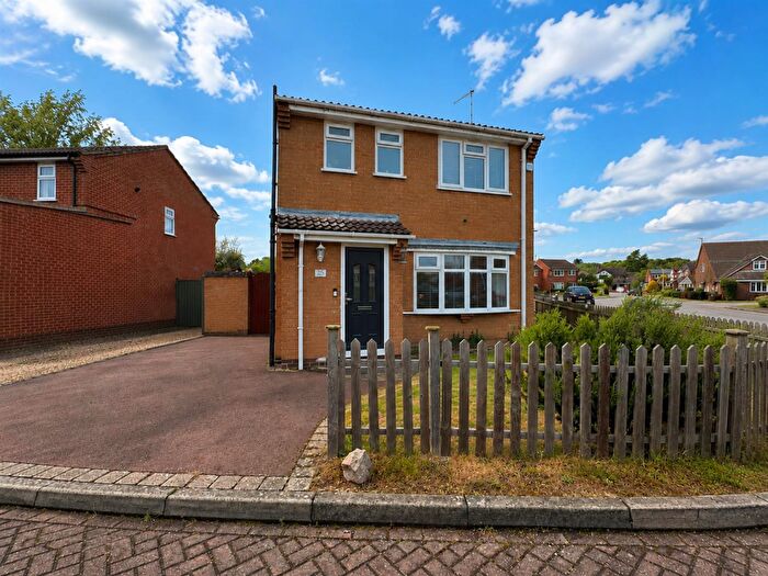 3 Bedroom Detached House For Sale In Grosvenor Close, Glen Parva, Leicester, LE2