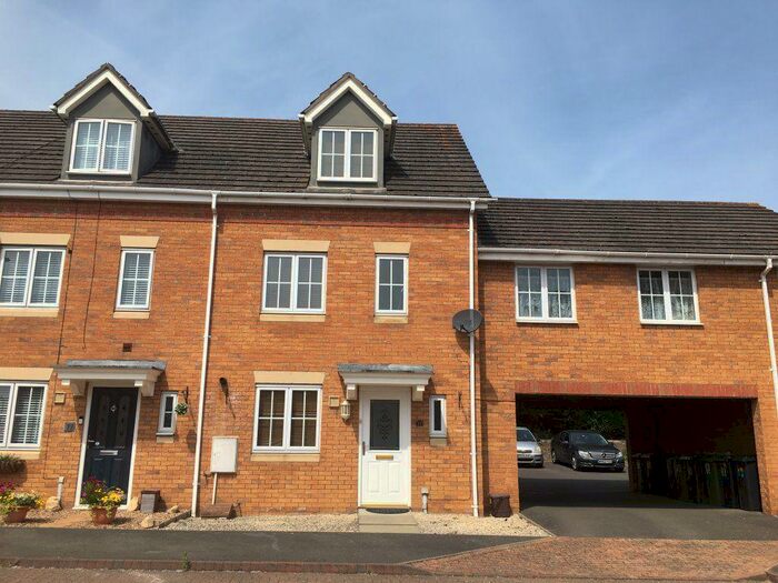 4 Bedroom Semi-Detached House To Rent In Howes Drive, Bedfordshire, MK43