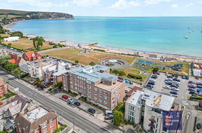 2 Bedroom Apartment For Sale In Mowlem Court, BH19