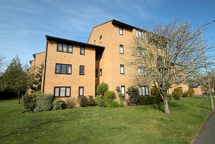 1 Bedroom Flat To Rent In The Rowans, Woking, GU22