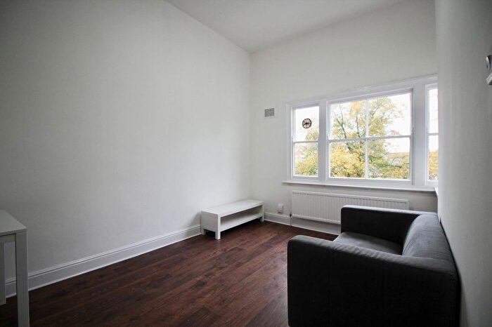 1 Bedroom Flat To Rent In Evington Road, Near Victoria Park, Leicester, LE2