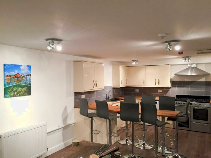 8 Bedroom Flat To Rent In Derby Road, Nottingham, NG7