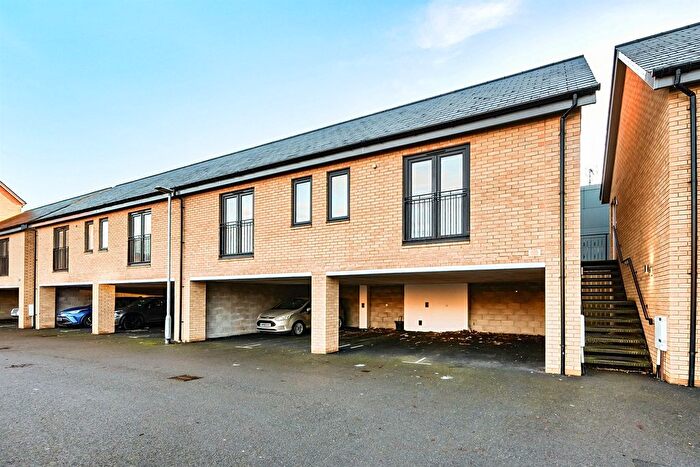 2 Bedroom Maisonette To Rent In Ruston Close, Reading, RG2