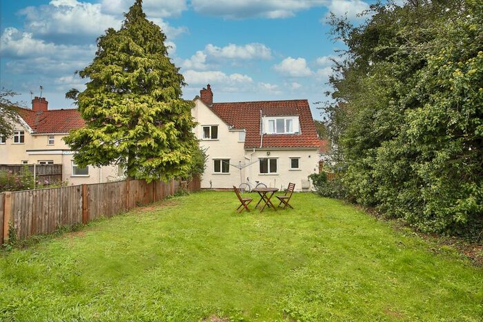 4 Bedroom Semi-Detached House To Rent In George Borrow Road, Norwich, NR4