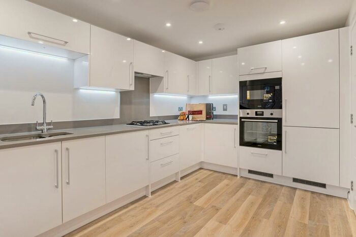 4 Bedroom Semi-Detached House To Rent In Keywood Drive, Hersham, KT12