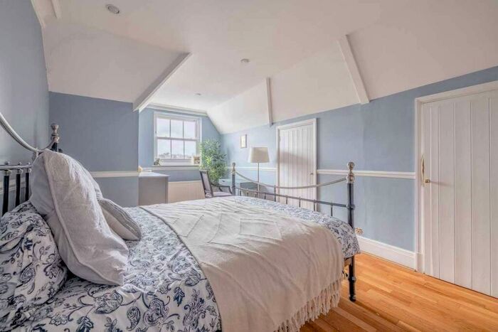 2 Bedroom Apartment For Sale In The Green, Datchet, SL3