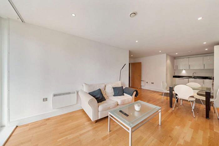 2 Bedroom Flat For Sale In Drayton Park, London, N5