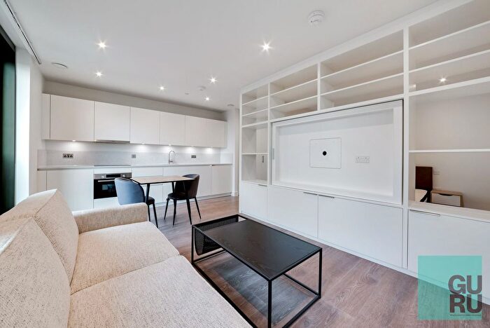 1 Bedroom Flat To Rent In Twelve Trees Park, London, E16