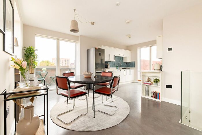 2 Bedroom Flat To Rent In Bevington Road, London, W10