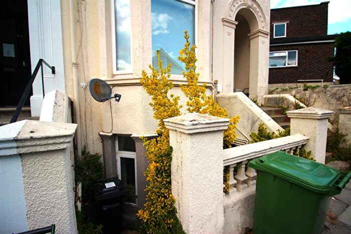 2 Bedroom Apartment To Rent In Waverley Grove, Southsea, PO4