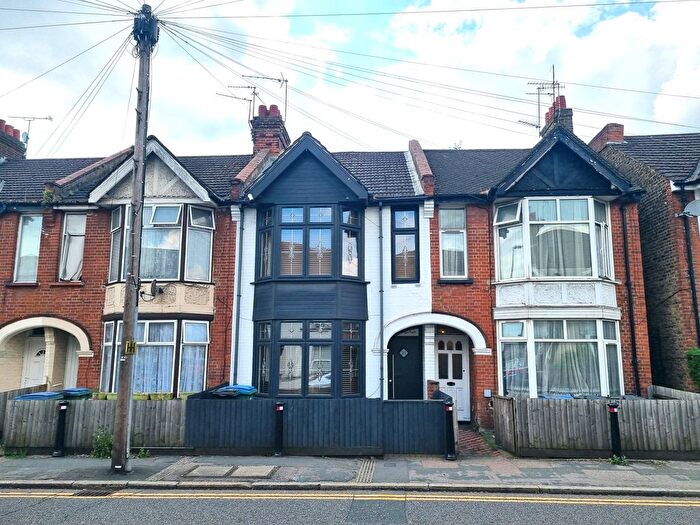 3 Bedroom Terraced House To Rent In Cassio Road, Watford, WD18