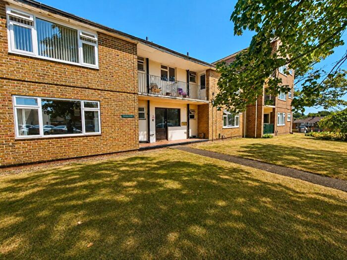 2 Bedroom Apartment For Sale In Bitterne, Southampton, SO18
