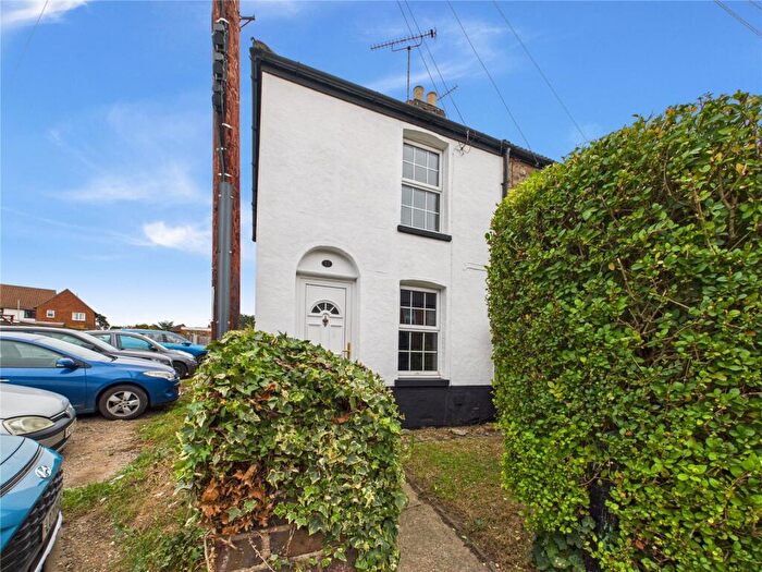 2 Bedroom End Of Terrace House To Rent In Arbour Lane, Chelmsford, Essex, CM1