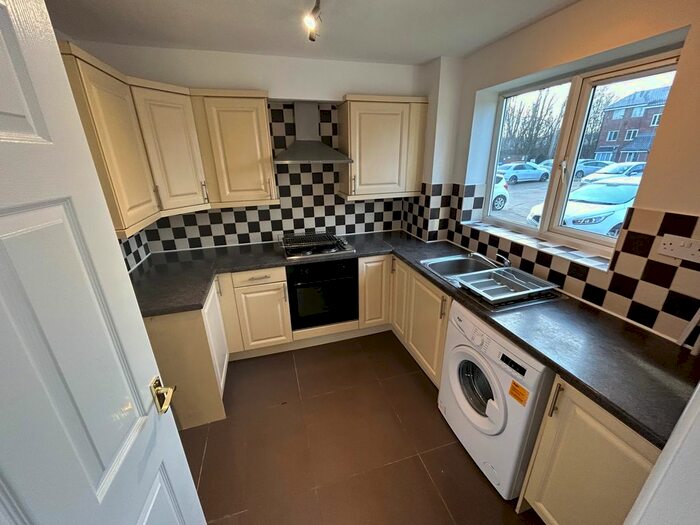 2 Bedroom Flat To Rent In Poplar Grove, Friern Barnet, N11