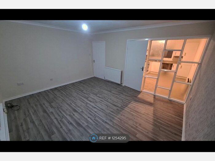 2 Bedroom Flat To Rent In Viking Way, Renfrew PA4