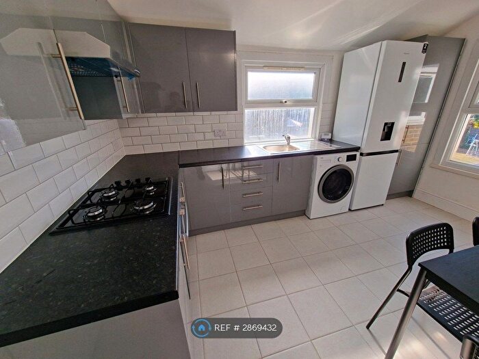 2 Bedroom Flat To Rent In Kensington Avenue, London, E12