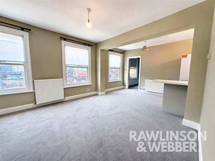 1 Bedroom Flat To Rent In Walton Road, East Molesey, KT8