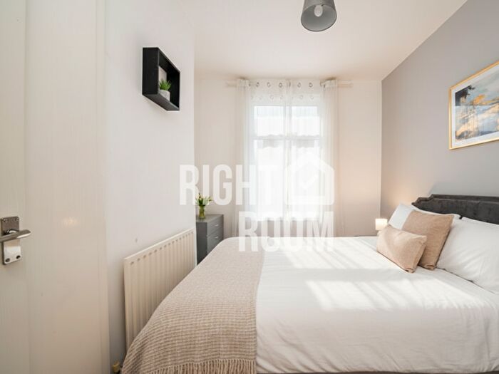 2 Bedroom Flat To Rent In Two Bedroom Apartment, Clive Road, PO1