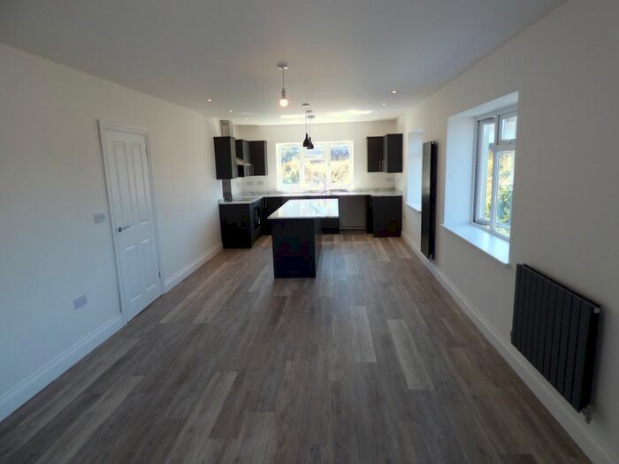 3 Bedroom Flat To Rent In Heol Llanelli, Trimsaran, Llanelli, SA17