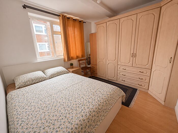 3 Bedroom Maisonette For Sale In Ellsworth Street, London, E2