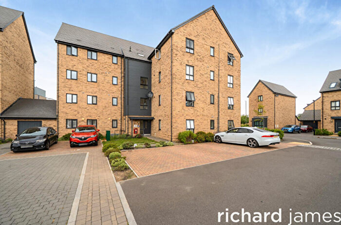 2 Bedroom Flat For Sale In Semington Strand, Swindon, SN1