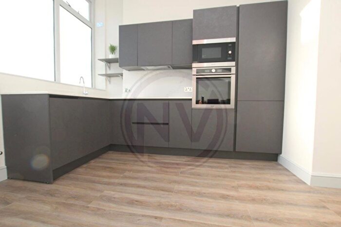 2 Bedroom Flat To Rent In Hanley Road, London, N4