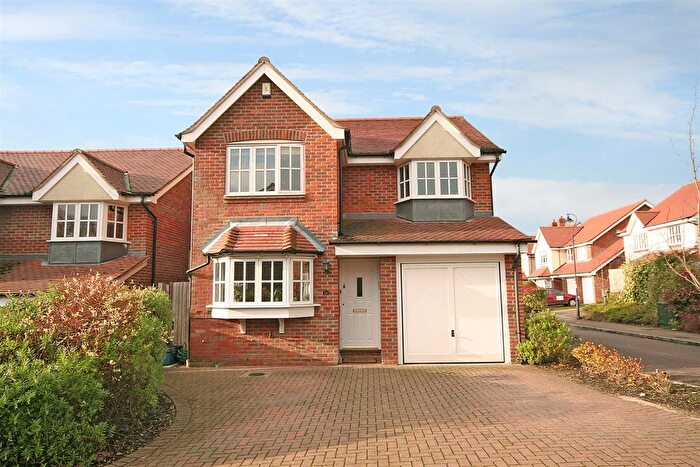 4 Bedroom Detached House For Sale In Mulberry Gardens, Shenley, WD7