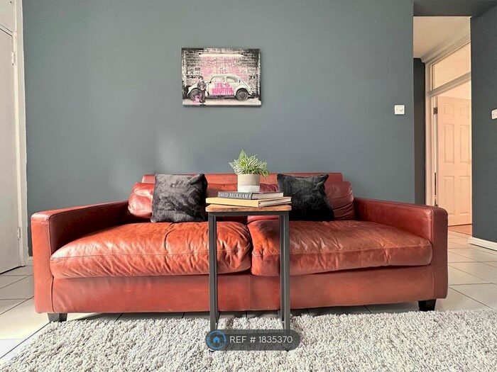 2 Bedroom Flat To Rent In Hunter House, London, WC1N