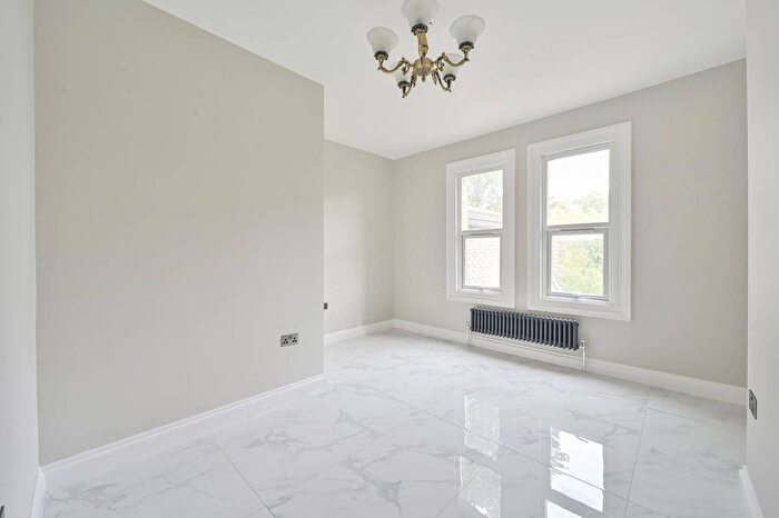 2 Bedroom Maisonette To Rent In Stanley Road, South Park Gardens, Wimbledon, SW19