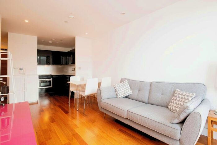 1 Bedroom Flat To Rent In Hayes Apartments, Yr Aes, Caerdydd, CF10