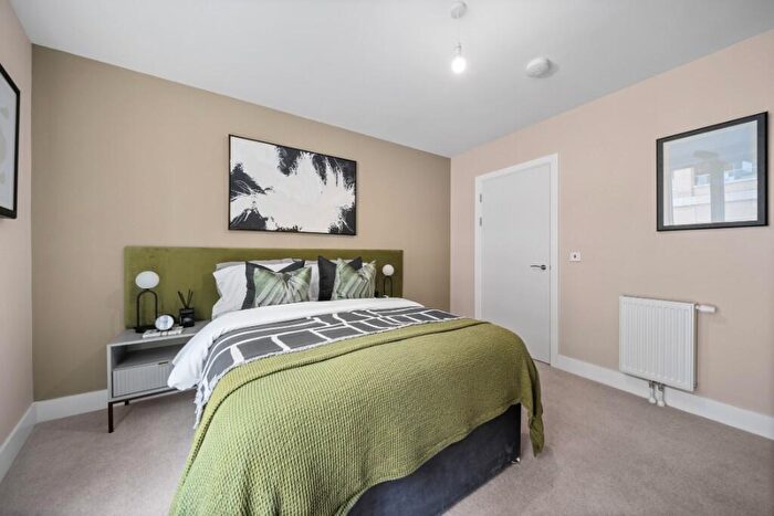 3 Bedroom Apartment For Sale In Makers Yard, London, E16