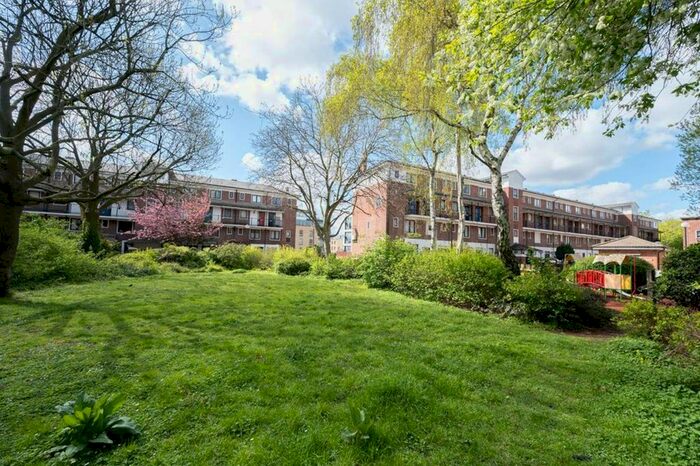 2 Bedroom Flat For Sale In Tiber Gardens, Islington, London, N1