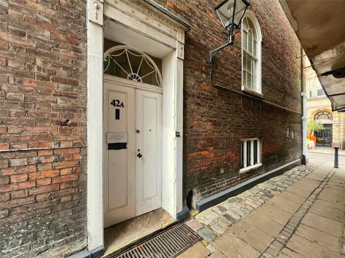 1 Bedroom House To Rent In High Street, Rochester, Kent, ME1