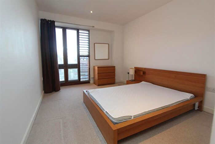 2 Bedroom Flat To Rent In Dock Street, Leeds, LS10