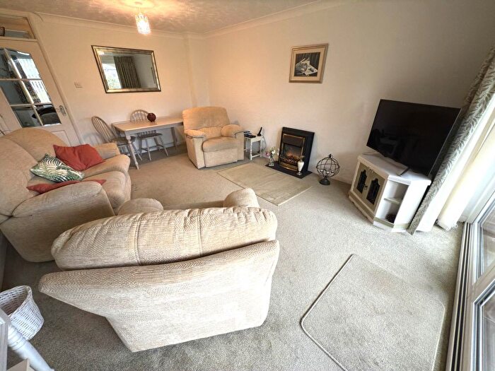 2 Bedroom Flat For Sale In Cranford Avenue, Exmouth, EX8