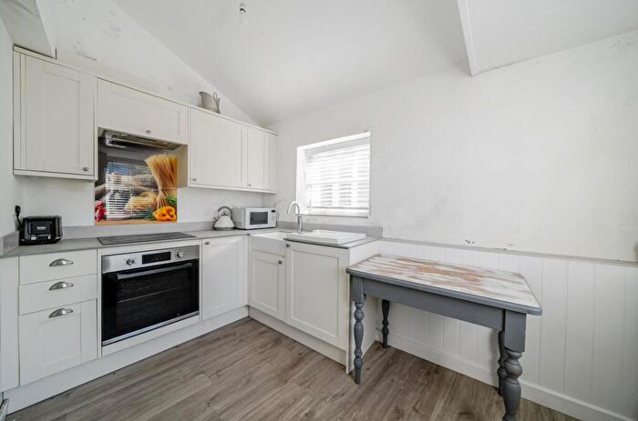 2 Bedroom Cottage For Sale In Bell Street, Swanage, BH19 - Photo 4