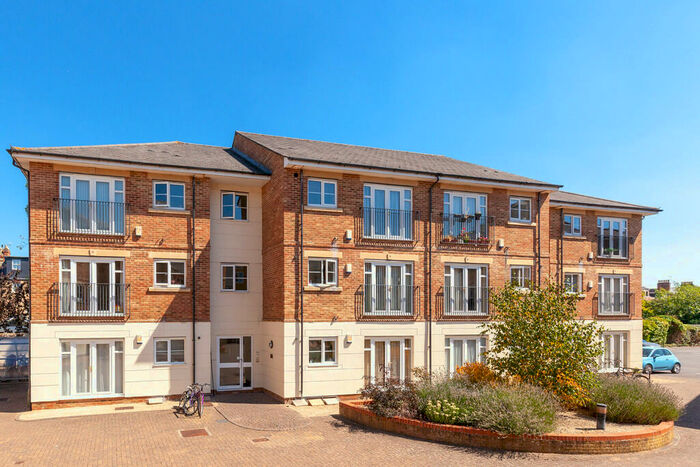 2 Bedroom Apartment To Rent In Long Ford Close, Oxford, OX1