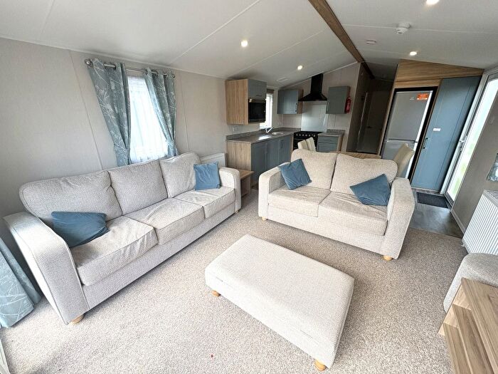 3 Bedroom Mobile/park Home For Sale In Lancashire, PR9