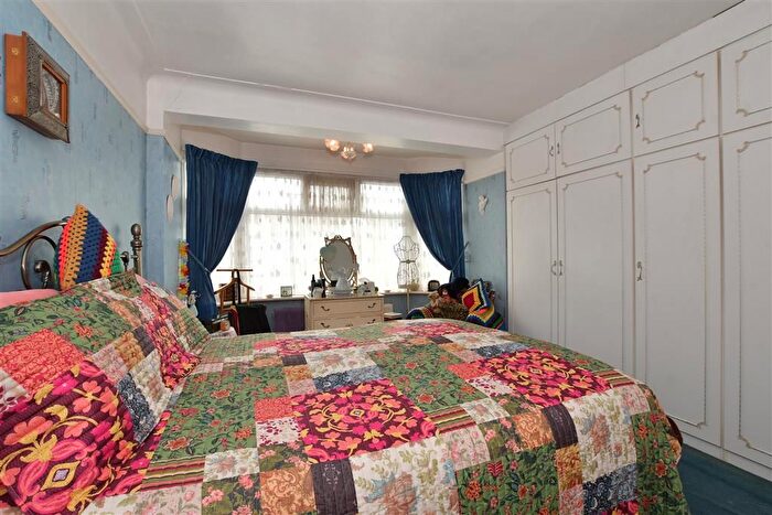 3 Bedroom Terraced House For Sale In Headley Drive, Ilford, Essex, IG2