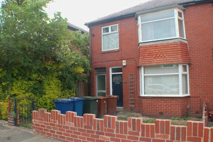 3 Bedroom Flat To Rent In St. Albans Crescent, Heaton, Newcastle Upon Tyne, Tyne And Wear, NE6