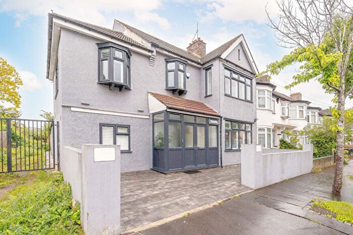 4 Bedroom Semi-Detached House For Sale In Kirklees Road, Thornton Heath, CR7
