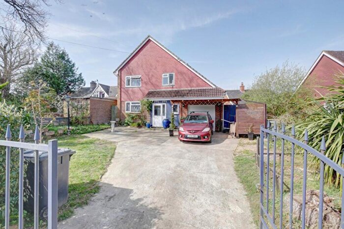 4 Bedroom Detached House For Sale In London Road, Hailsham, BN27