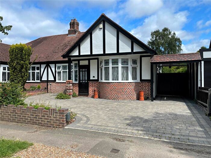 3 Bedroom Bungalow For Sale In Little Gaynes Lane, Upminster, RM14