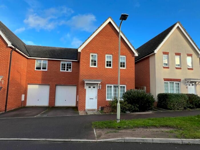 3 Bedroom Semi-Detached House To Rent In Chatsworth Park, Winnersh, RG41