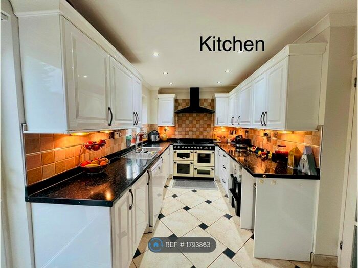 3 Bedroom Semi-Detached House To Rent In Chittering Close, Lower Earley, RG6