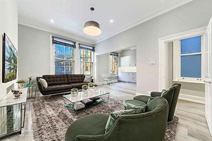2 Bedroom Flat To Rent In Shaftesbury Avenue, London, Greater London, Covent Garden, WC2H