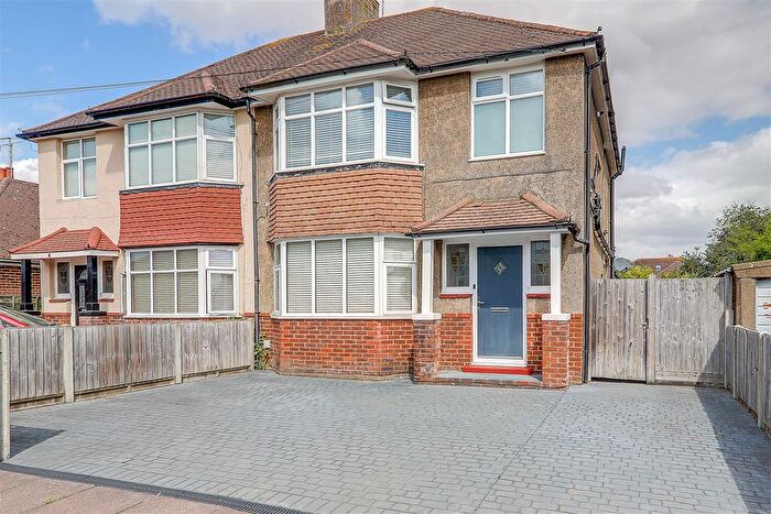 1 Bedroom Flat For Sale In Westdean Road, Worthing, BN14