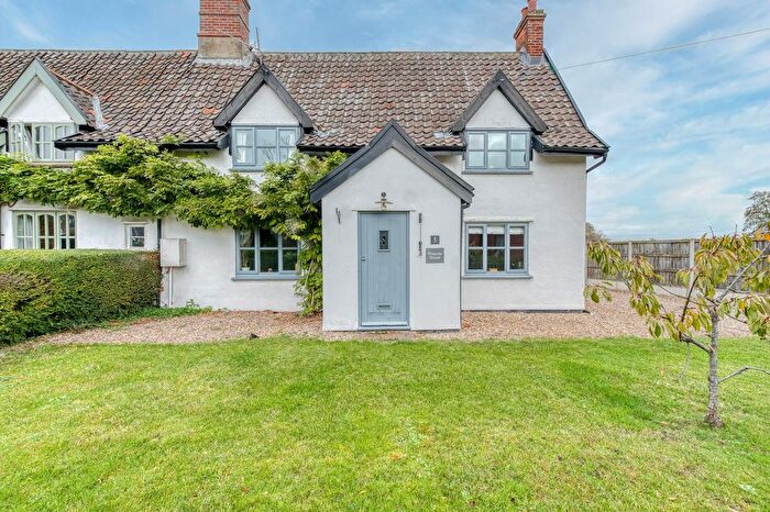 3 Bedroom Semi-Detached House For Sale In High Street, Ketteringham, NR18